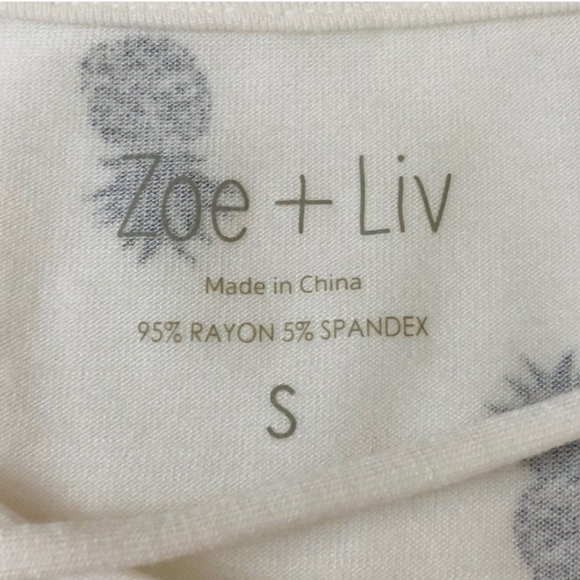 Zoe + Liv White & Gray Pineapple Graphic Tee Size S - Picture 4 of 7